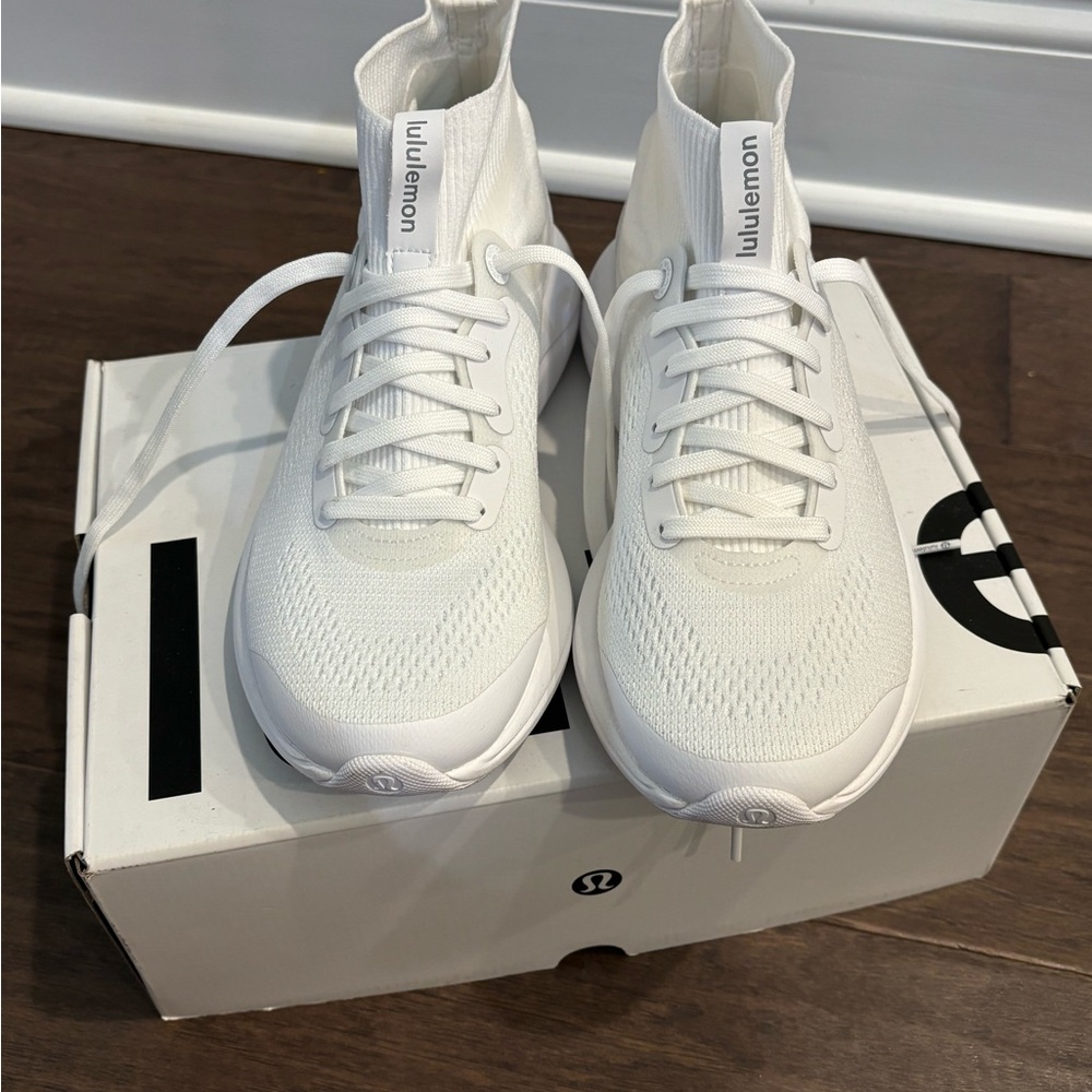 lululemon Women’s Chargefeel 2 Mid Workout Shoe